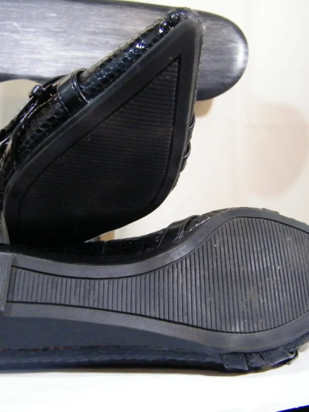 Attention Flats Sz. 5 women Color black